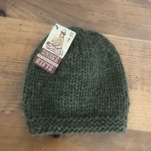Andes fair trade and hand made warm knit hat color green New With Tag